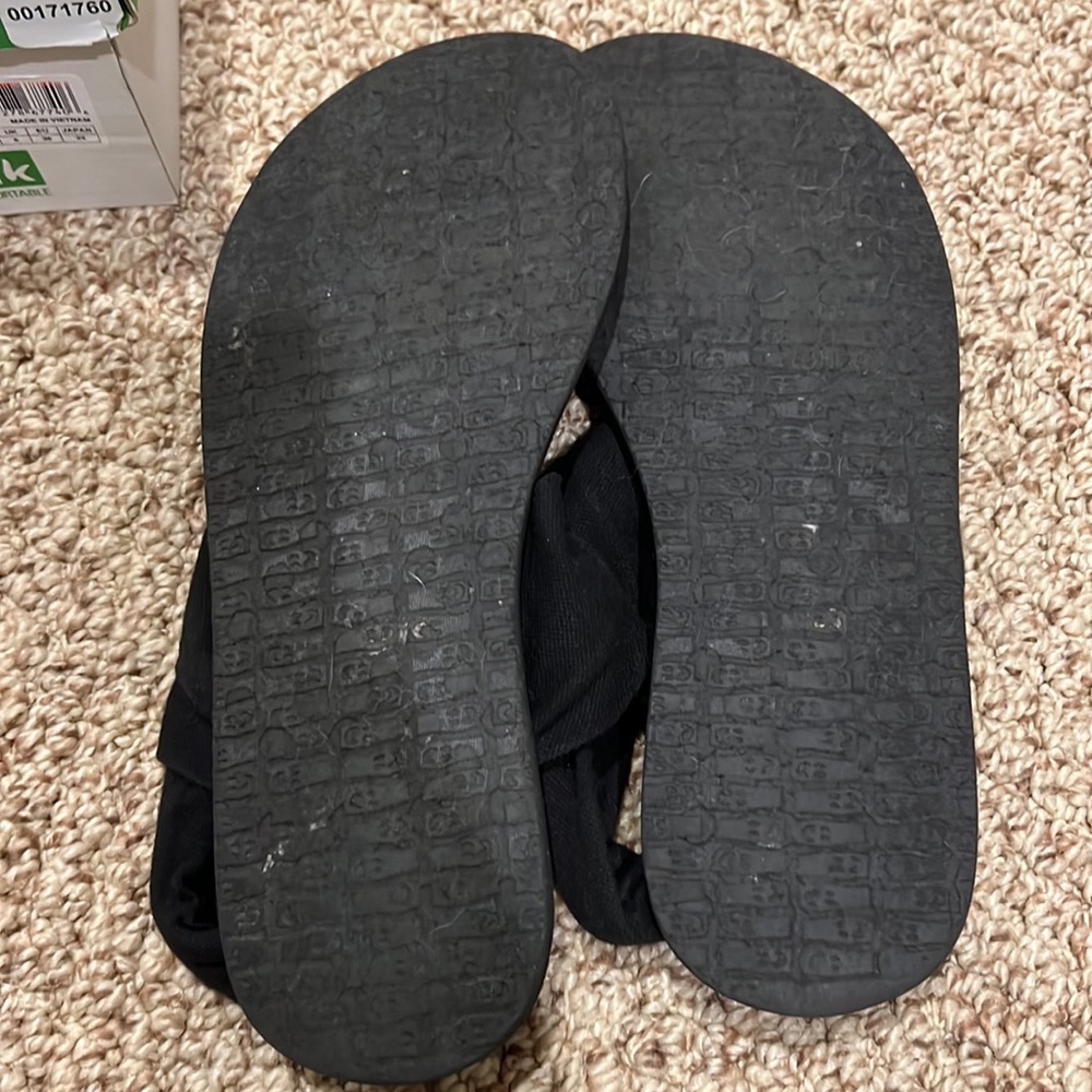 Sanuk Sandals - Picture 2 of 4